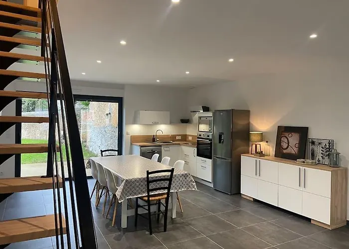 Les Prunelles Maison De Village De 4 A 8 Personnes * Précigné