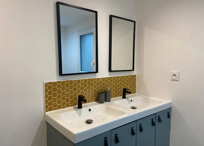 بيت للعطل Les Prunelles Maison De Village De 4 A 8 Personnes